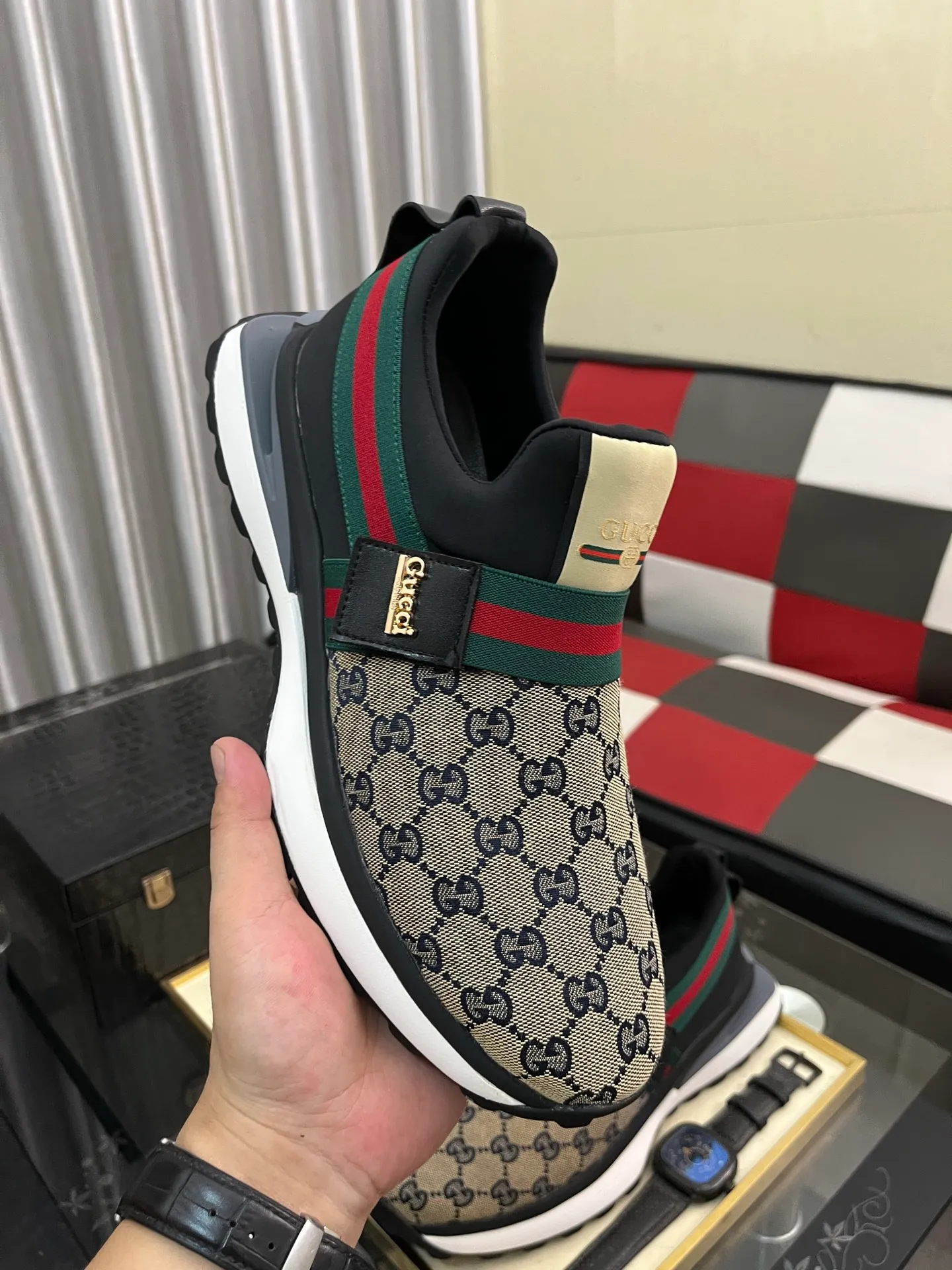 Men's shoes 💰458⌚️⌚️Gucci •Gucci original quality.~ Unique modern style sneakers. 🏃A must-have casual shoe for trendy men😍😍 Original brand imported from Italy, imported original leather, sheep lining (refuses to discolor and grind feet) Sole: Original sole provided by the original factory, French lazy style design ⚠️Fit to the feet, original quality attached, super comfortable original sole, code number: 38-443️⃣colors available